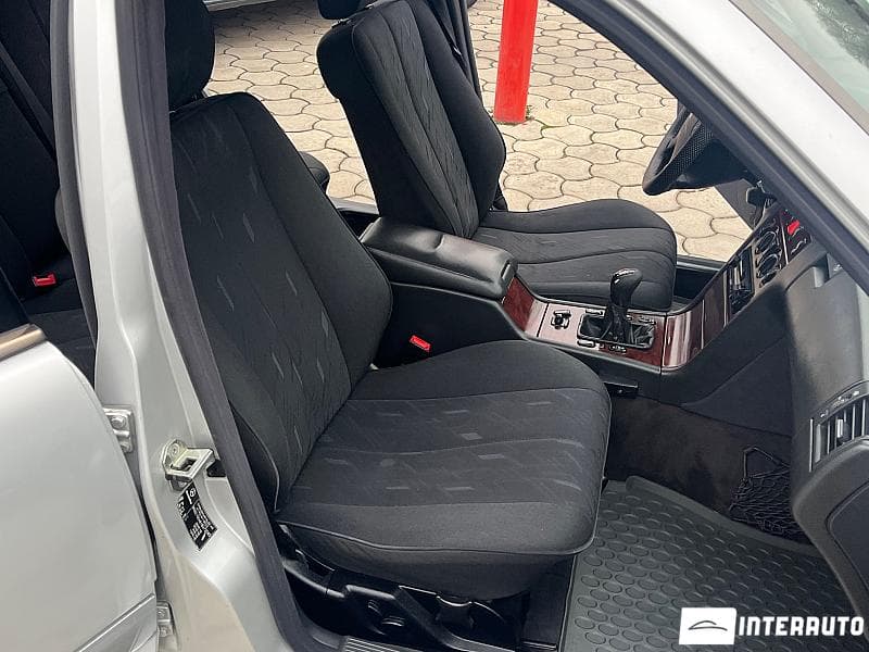 2001 Mercedes E 200 — Miniatură 12