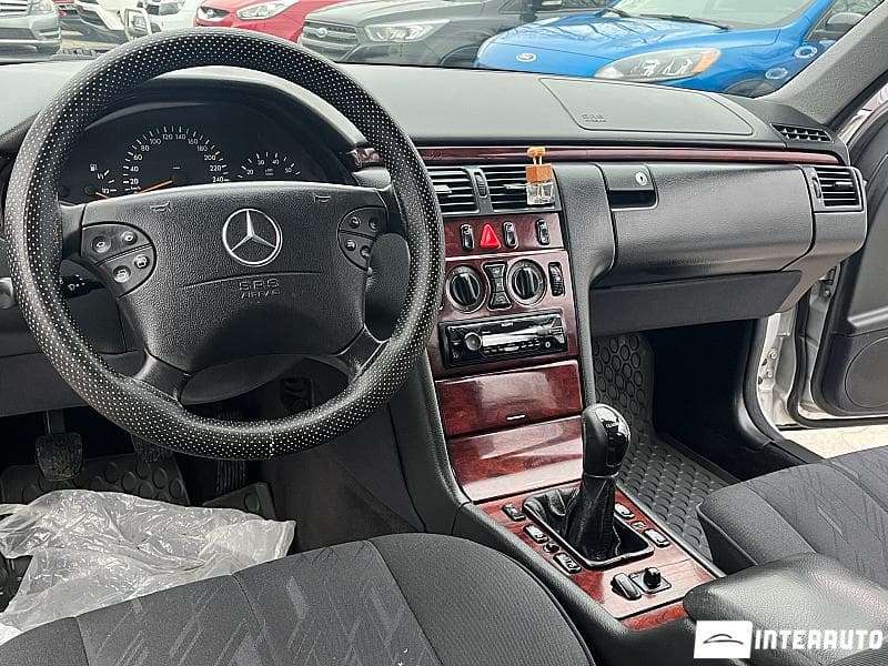 2001 Mercedes E 200 — Miniatură 6