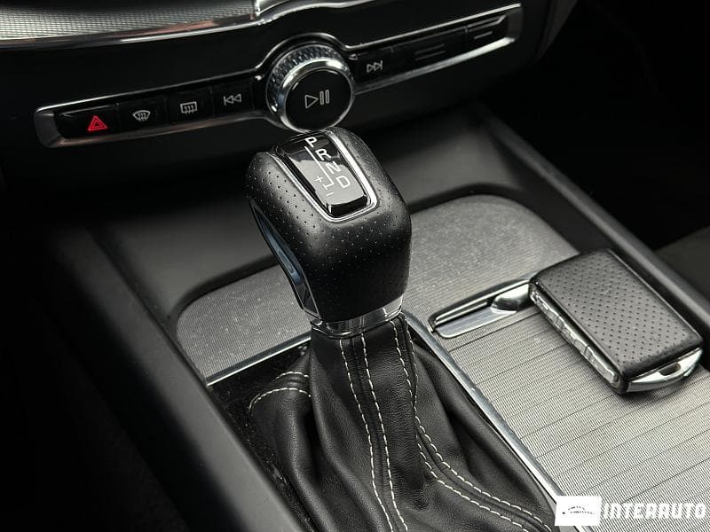 Volvo XC 60 2017 — Миниатюра 17