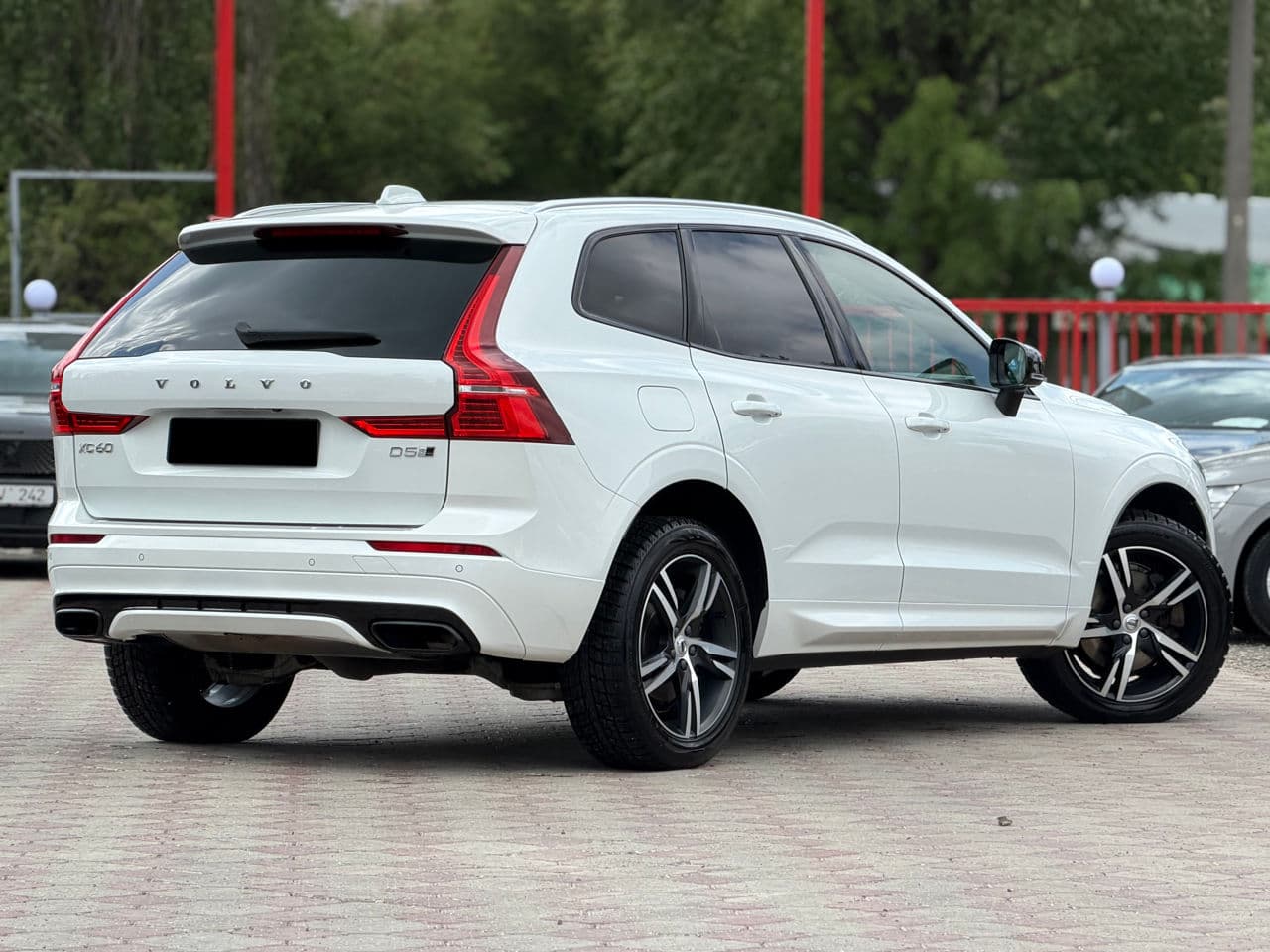 Volvo XC 60 2017 — Миниатюра 2