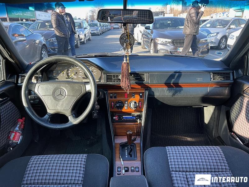 1995 Mercedes E 250 — Miniatură 6
