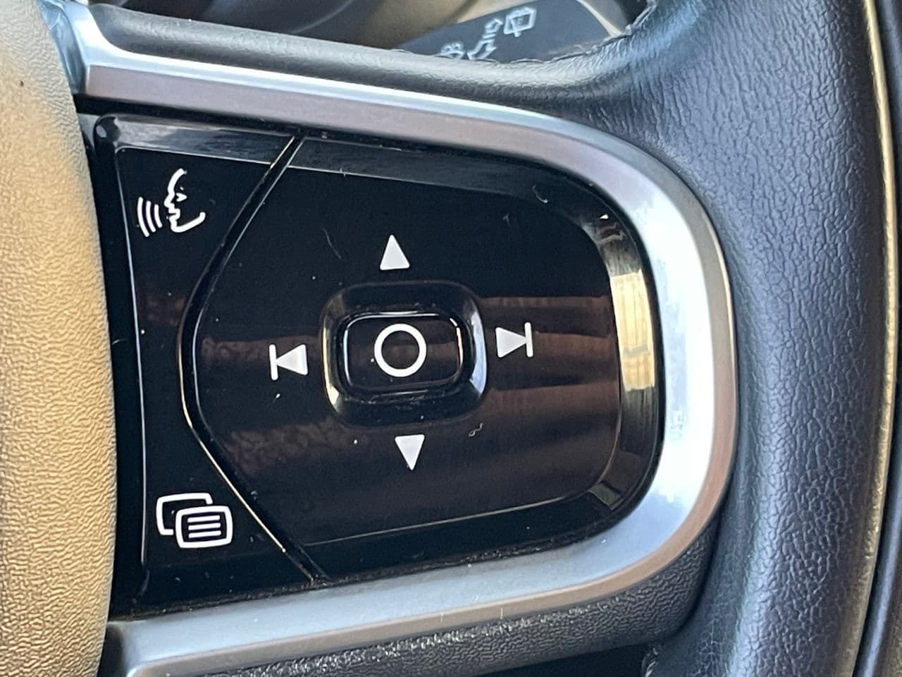 Volvo XC 60 2018 — Миниатюра 10