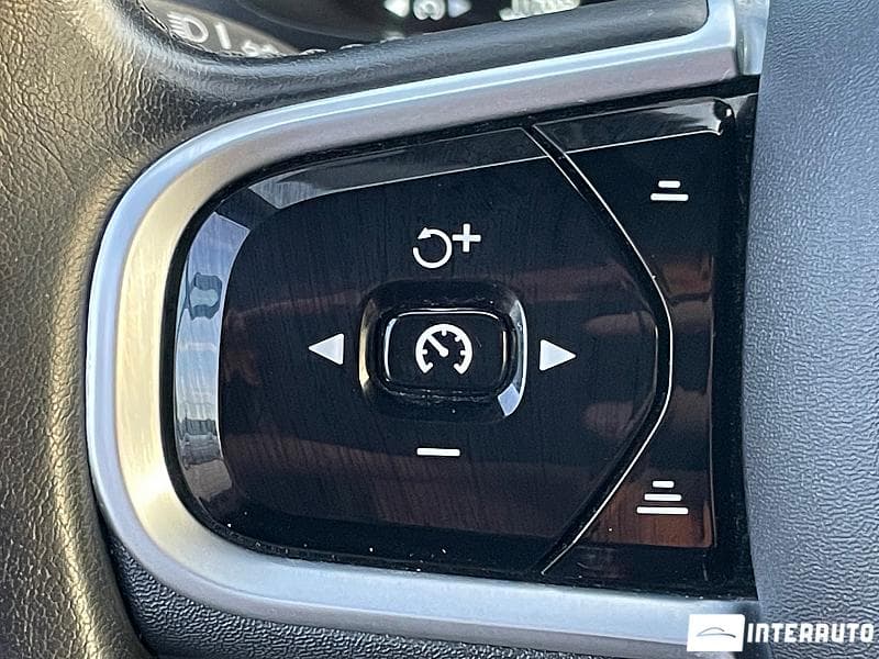 Volvo XC 60 2018 — Миниатюра 9