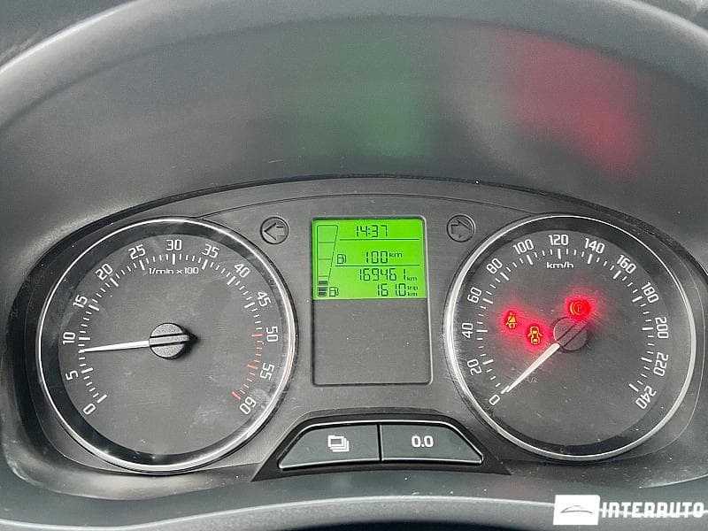2013 Skoda Fabia — Miniatură 8