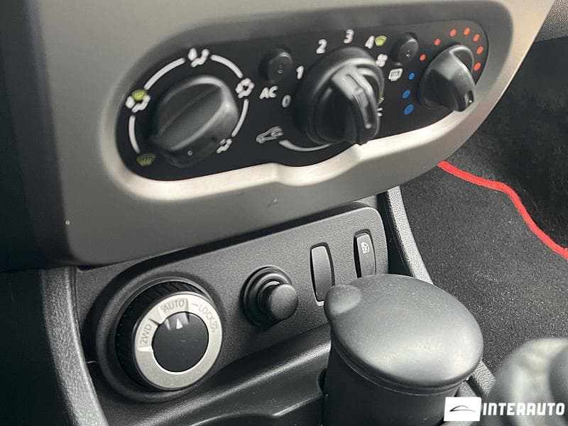 2013 Dacia Duster — Miniatură 8