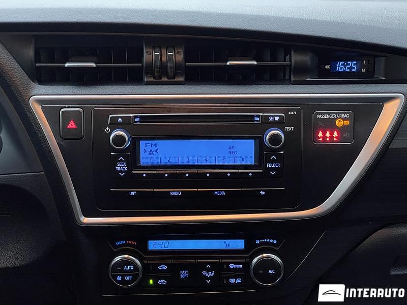 2013 Toyota Auris — Miniatură 13