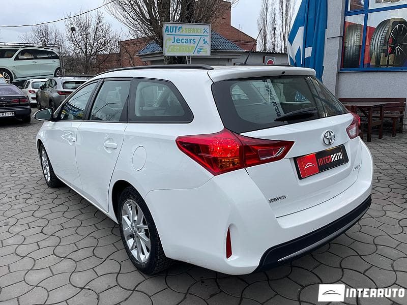 2013 Toyota Auris — Miniatură 6