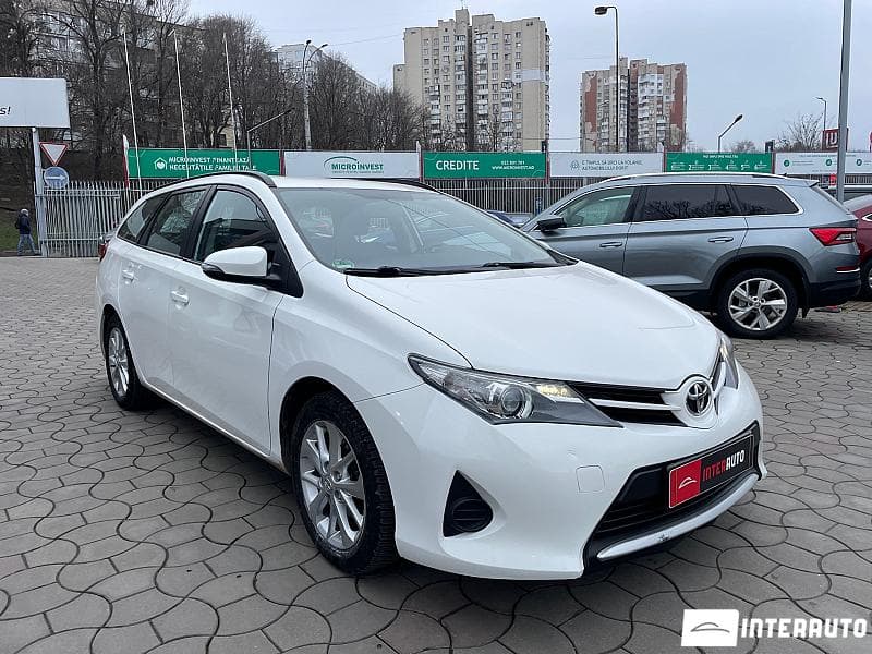 2013 Toyota Auris — Miniatură 3
