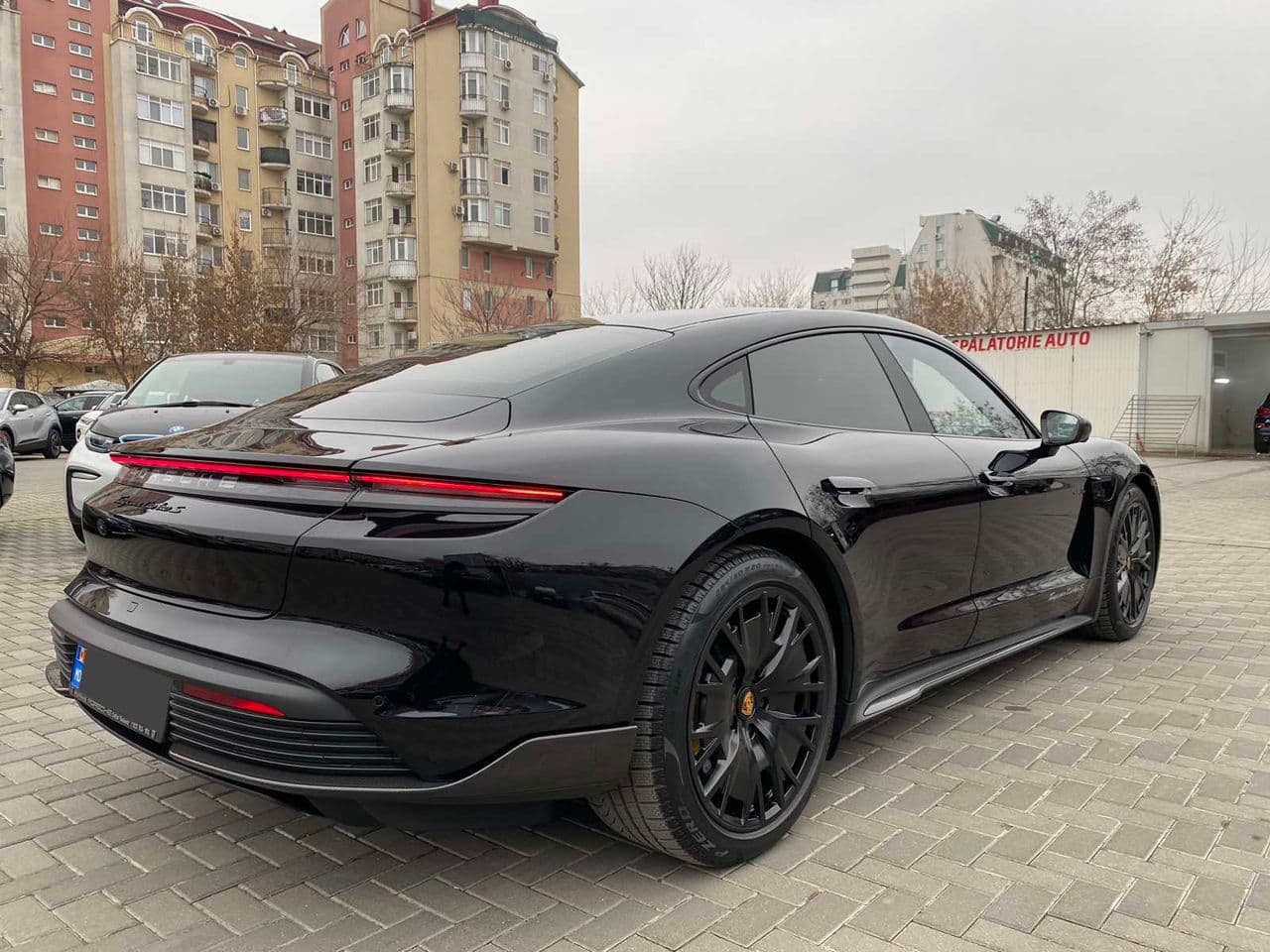 Porsche Taycan Turbo S 2021 — Миниатюра 3