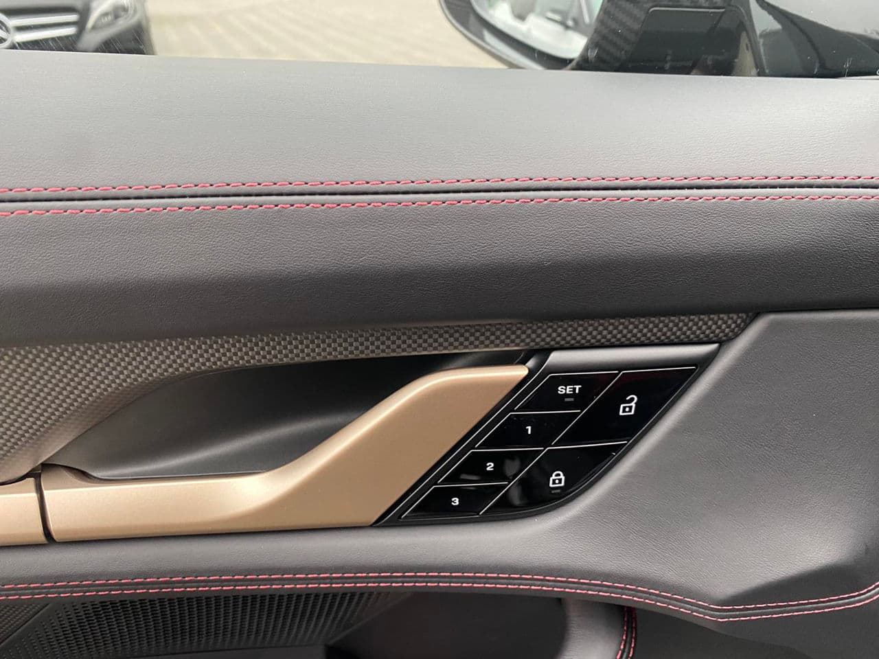 Porsche Taycan Turbo S 2021 — Миниатюра 7