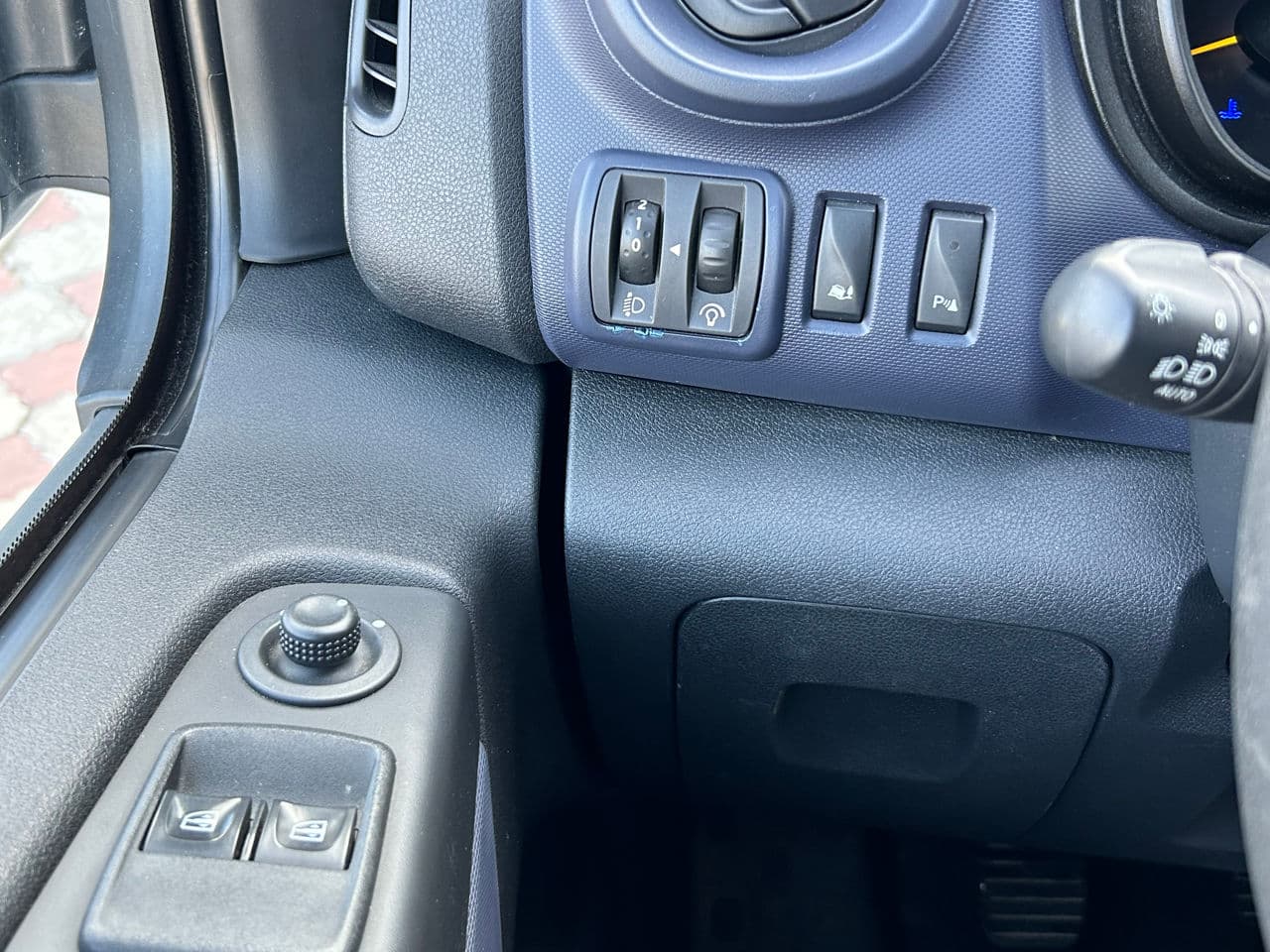 Opel Vivaro 2016 — Миниатюра 6