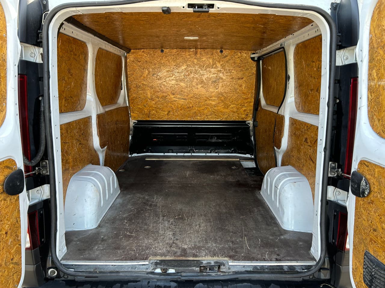Opel Vivaro 2016 — Миниатюра 13