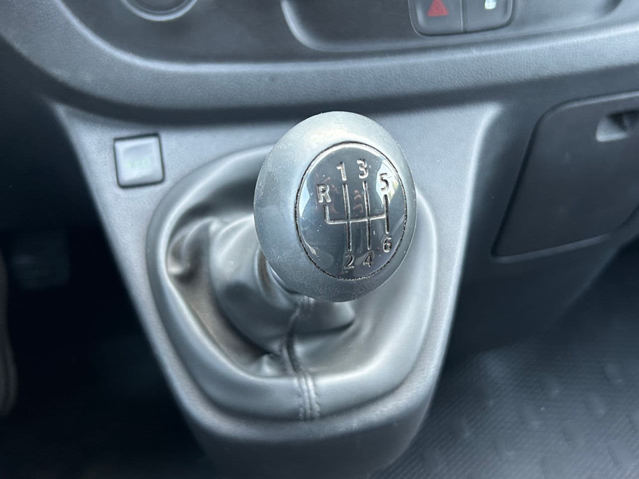 Opel Vivaro 2016 — Миниатюра 10