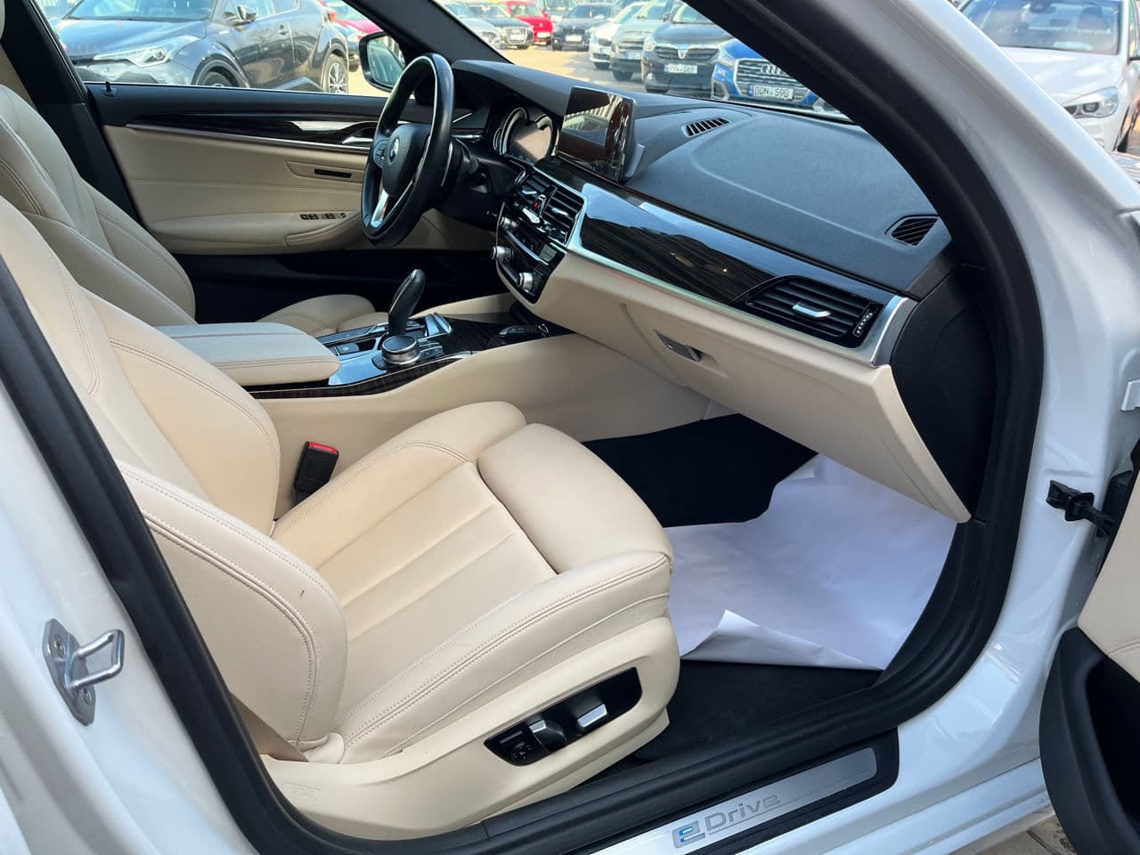 BMW 530e 2018 — Миниатюра 21