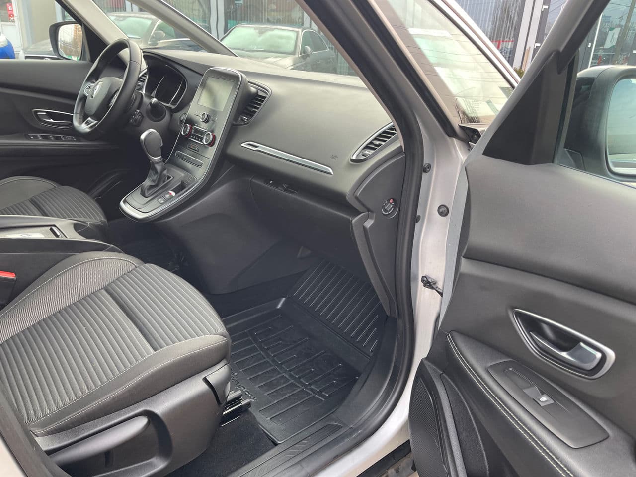 Renault Scenic 2019 — Миниатюра 14