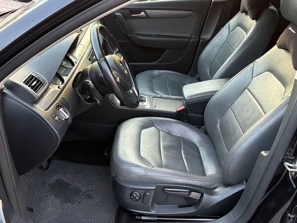 2011 Volkswagen Passat — Miniatură 7