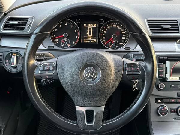 2011 Volkswagen Passat — Miniatură 9