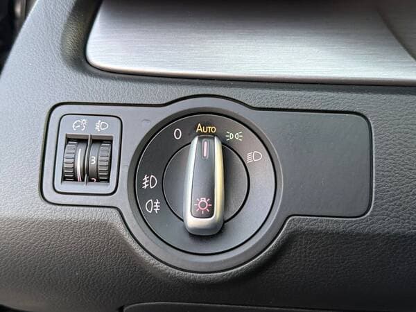 2011 Volkswagen Passat — Miniatură 15