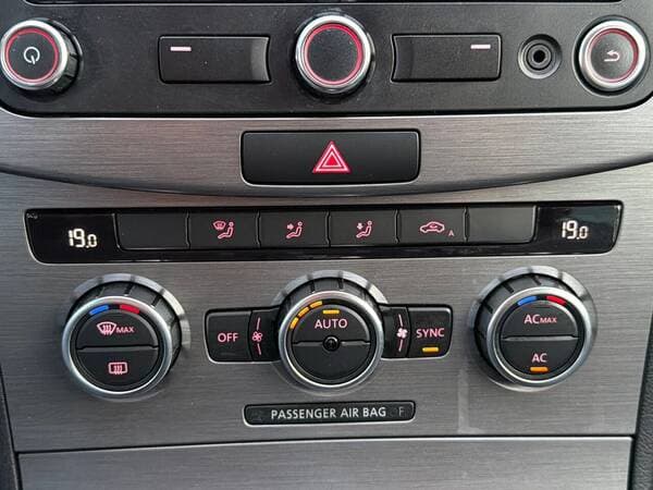 2011 Volkswagen Passat — Miniatură 13