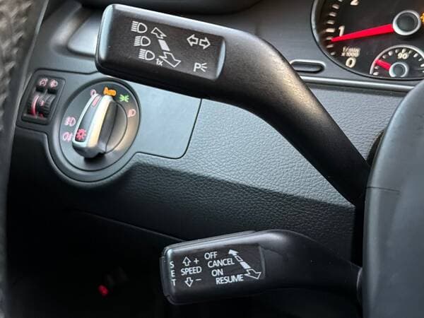 2011 Volkswagen Passat — Miniatură 10