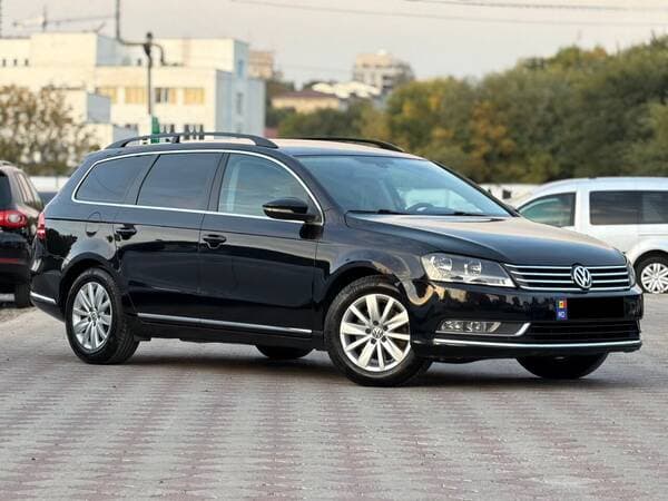 2011 Volkswagen Passat — Miniatură 2