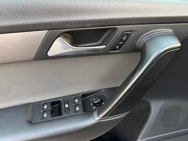 2011 Volkswagen Passat — Miniatură 16