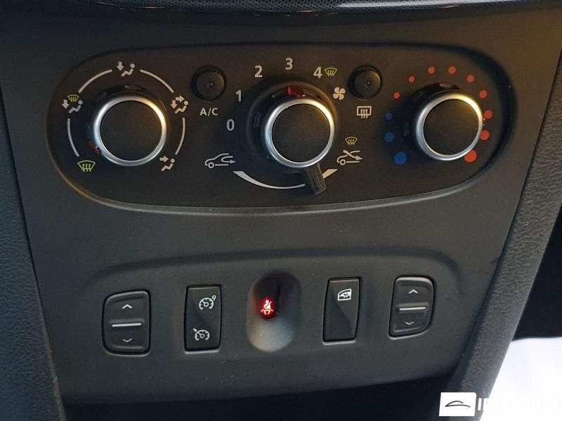 2017 Dacia Sandero Stepway — Miniatură 12
