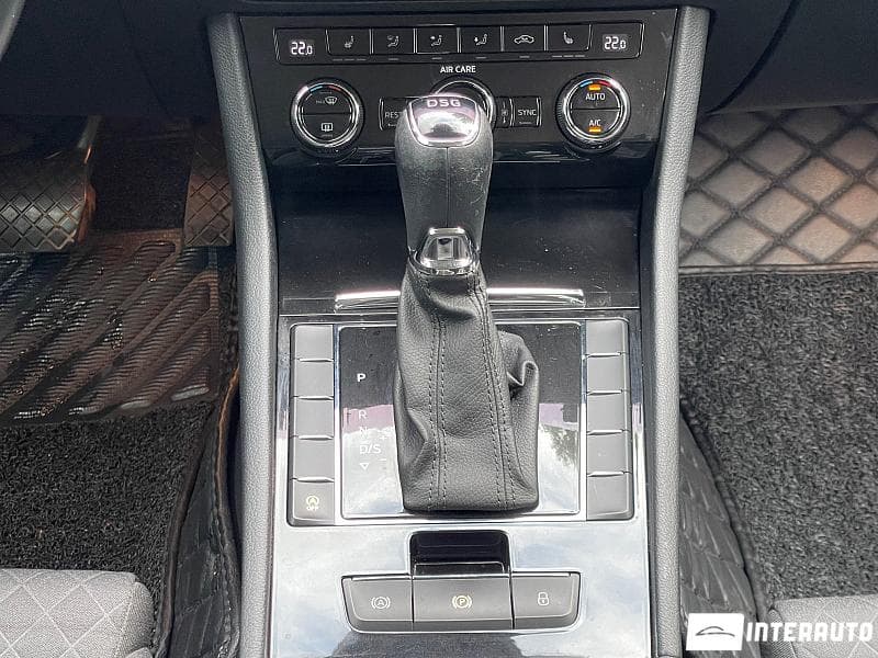 2017 Skoda Superb — Miniatură 13