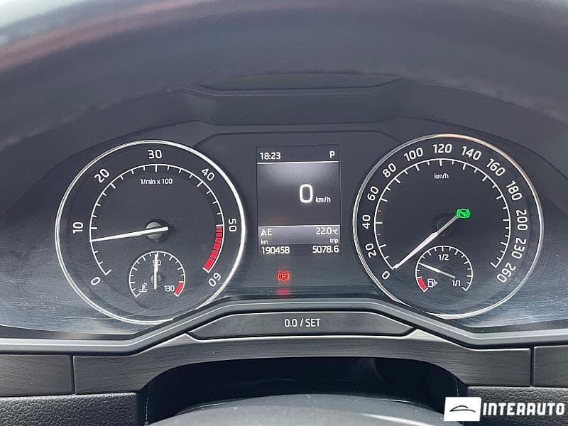 2017 Skoda Superb — Miniatură 8