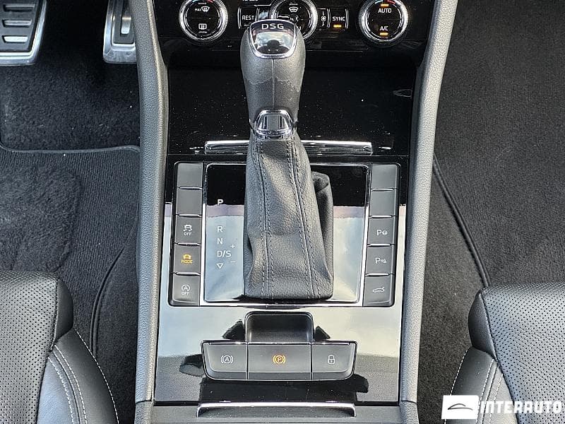 2019 Skoda Superb — Miniatură 13