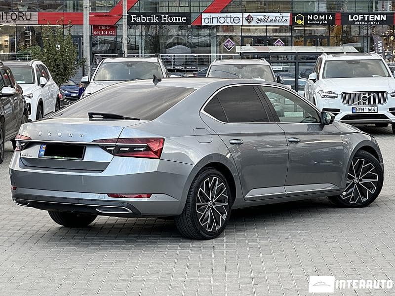 2019 Skoda Superb — Miniatură 4