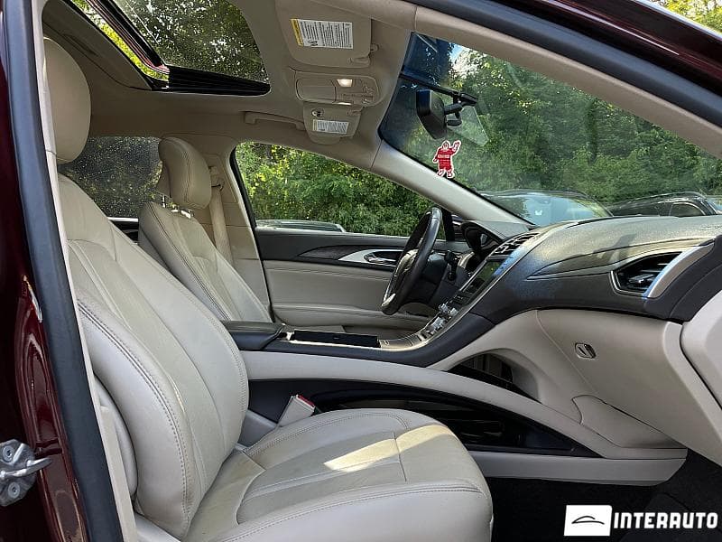 2016 Lincoln MKZ — Miniatură 18