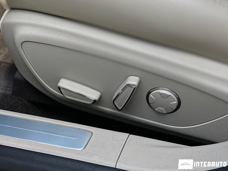 2016 Lincoln MKZ — Miniatură 9