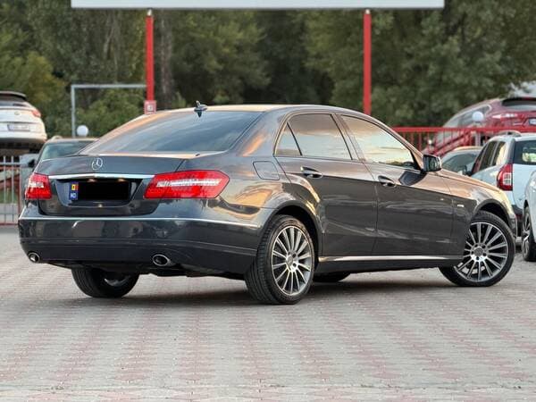 Mercedes E 200 2011 — Миниатюра 3