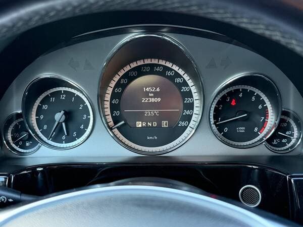 Mercedes E 200 2011 — Миниатюра 10