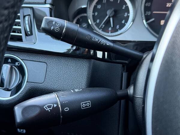 Mercedes E 200 2011 — Миниатюра 16