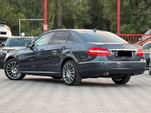 Mercedes E 200 2011 — Миниатюра 4