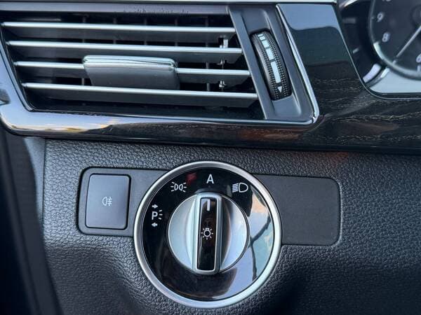 Mercedes E 200 2011 — Миниатюра 15