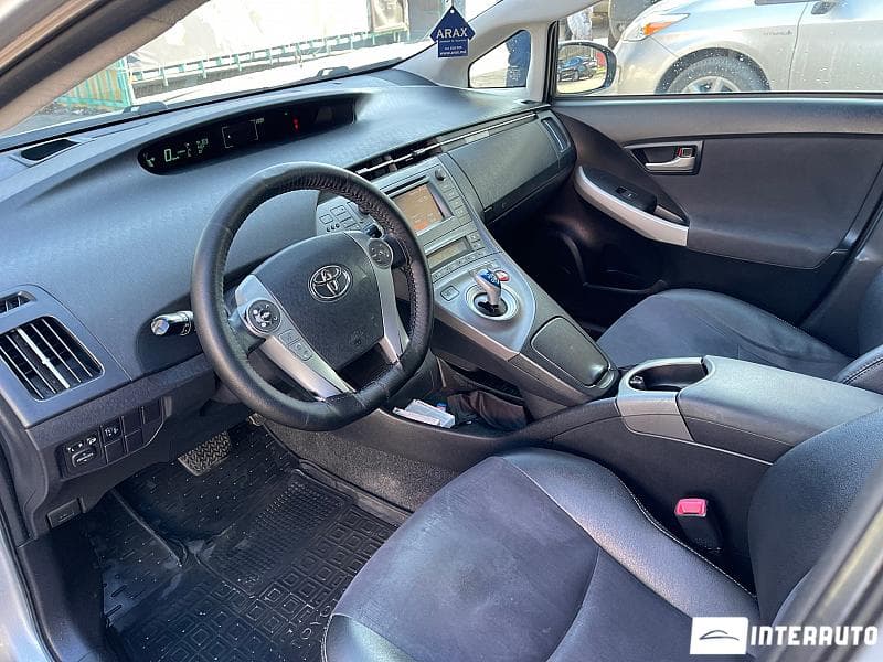 2013 Toyota Prius — Miniatură 5