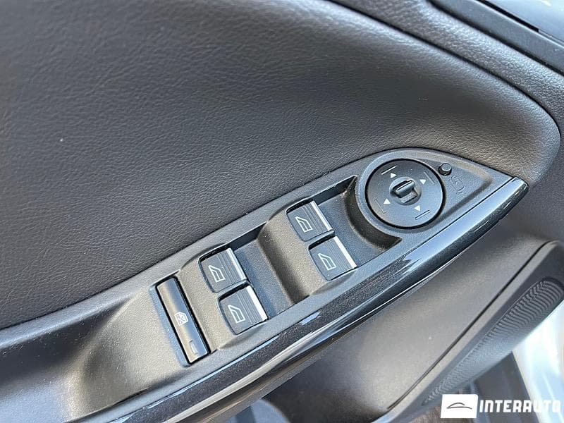 2018 Ford Focus — Miniatură 16