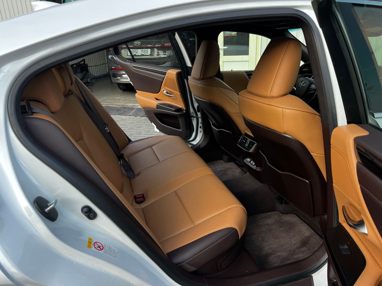 Lexus ES 300h 2018 — Миниатюра 14