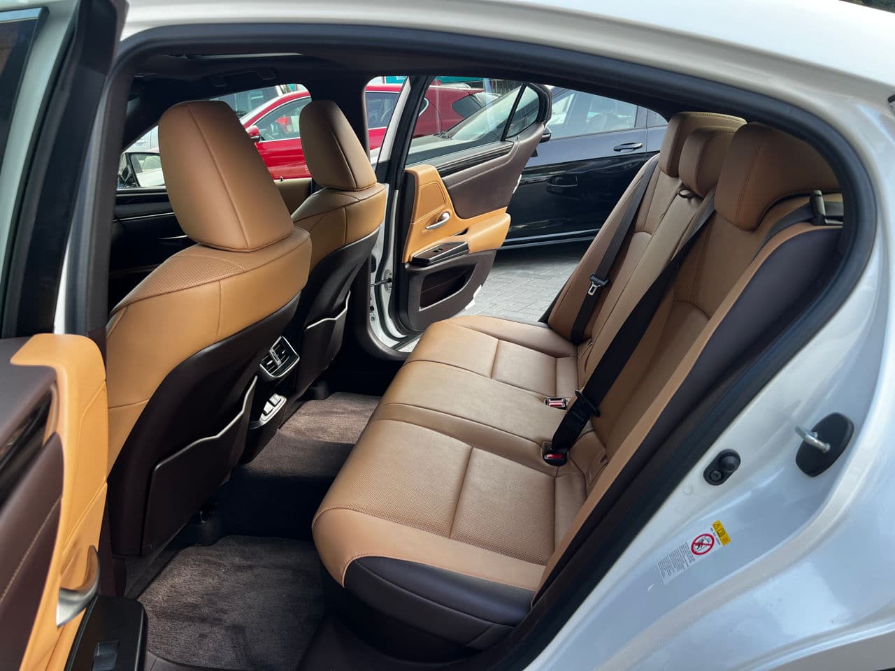 Lexus ES 300h 2018 — Миниатюра 6