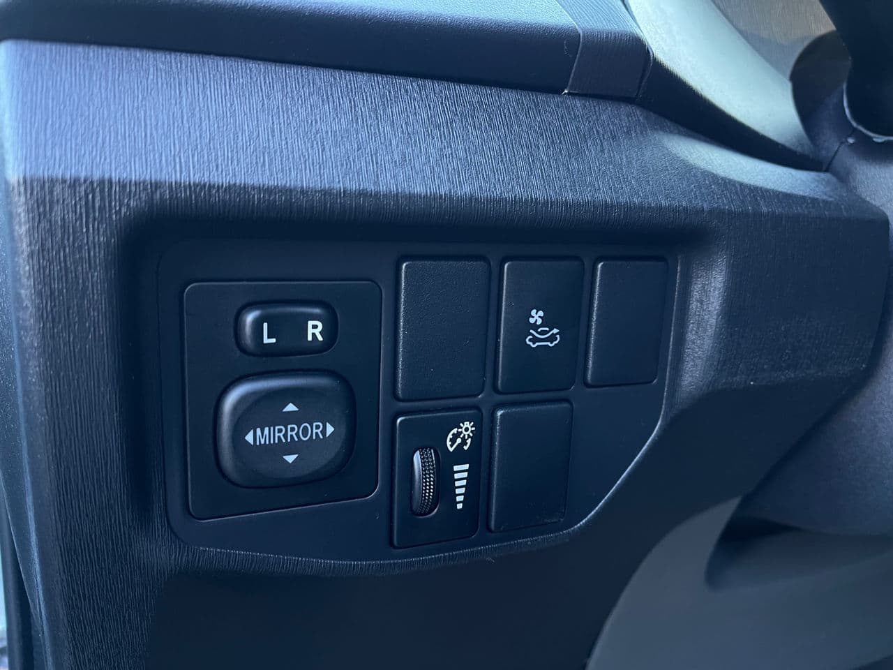 Toyota Prius 2015 — Миниатюра 9