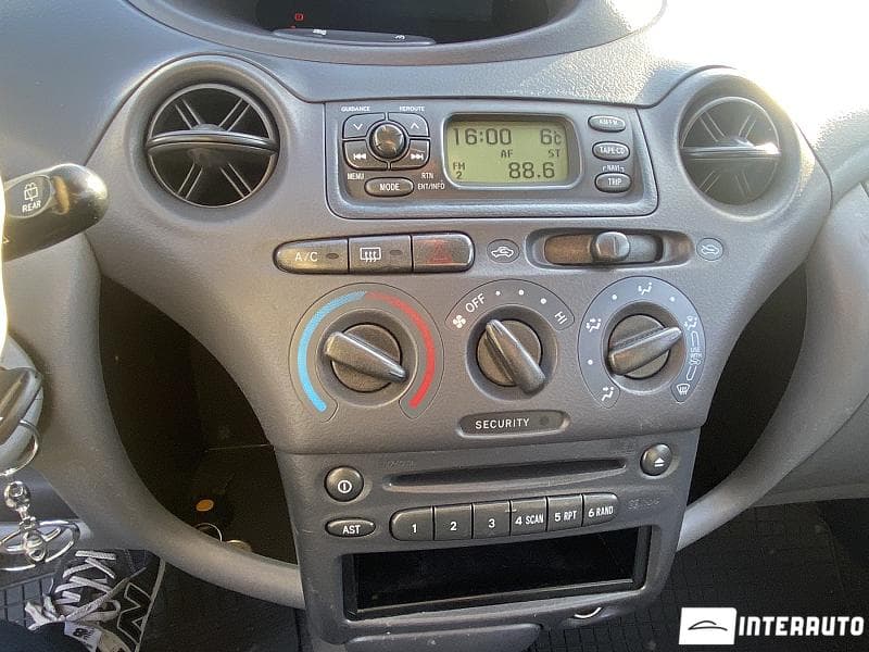 2000 Toyota Yaris — Miniatură 9