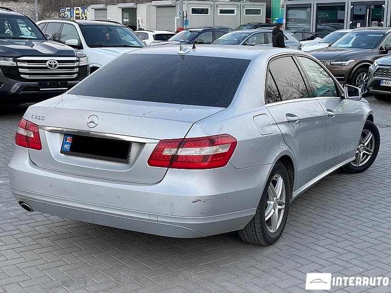 2012 Mercedes E 200 — Miniatură 3