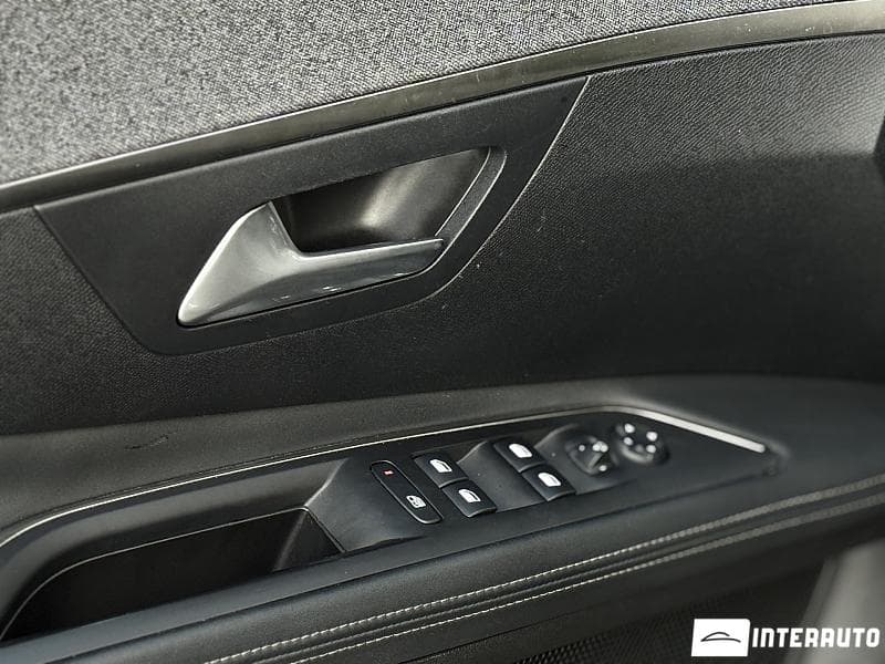 2019 Peugeot 3008 — Miniatură 9