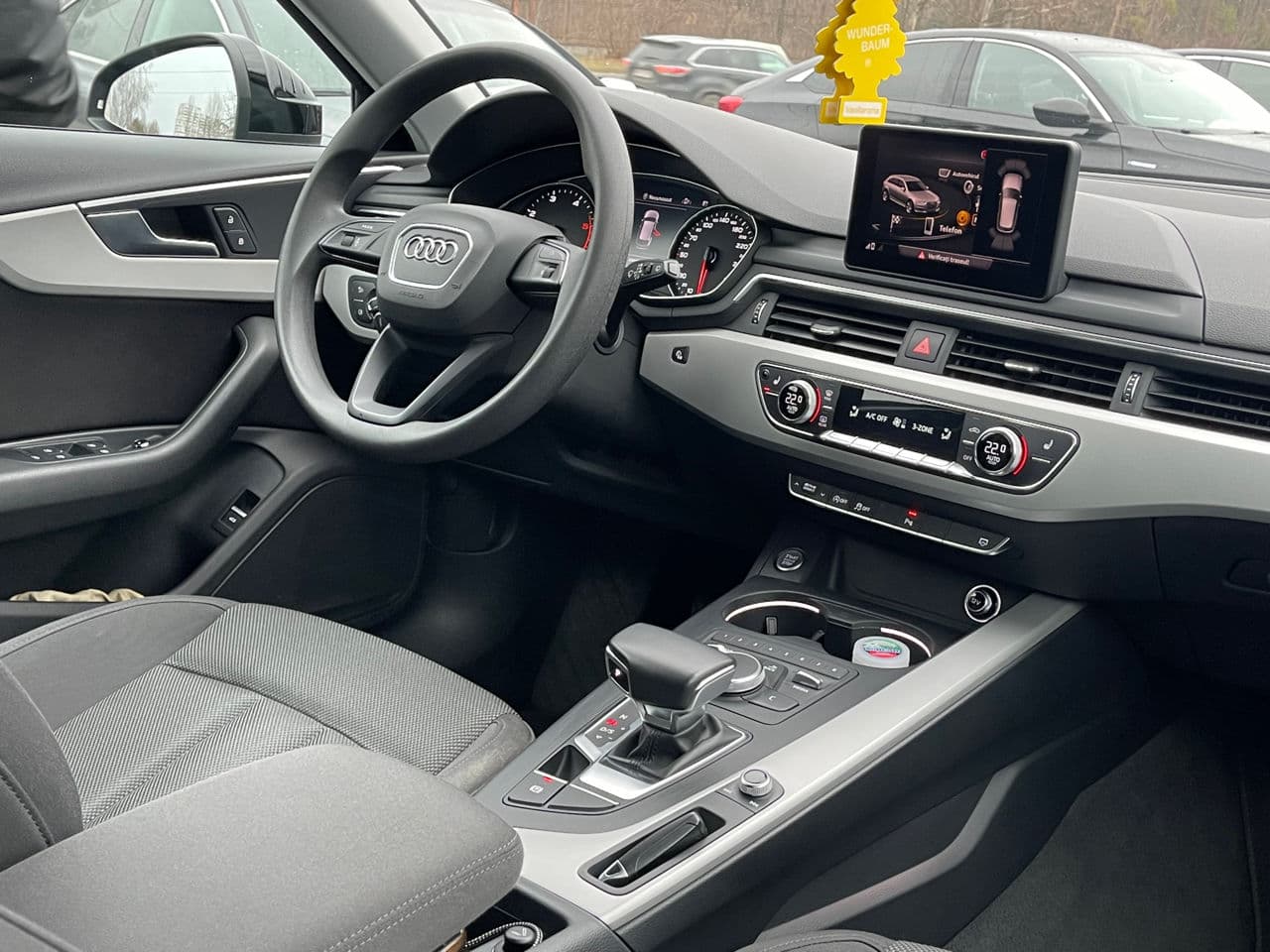 Audi A4 2018 — Миниатюра 13
