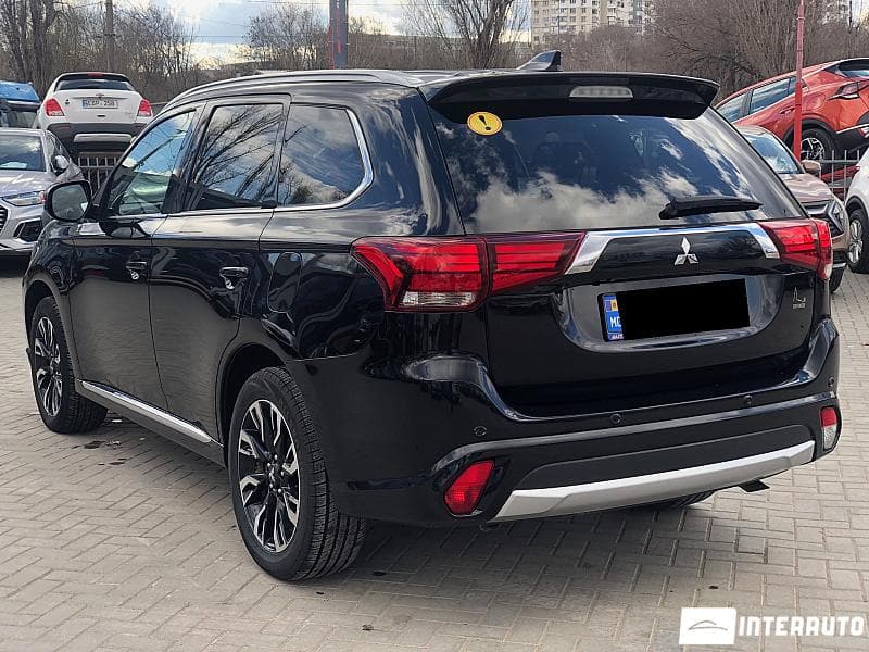 2016 Mitsubishi Outlander — Miniatură 6
