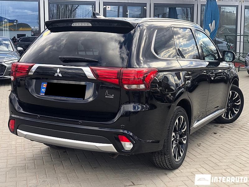 2016 Mitsubishi Outlander — Miniatură 4