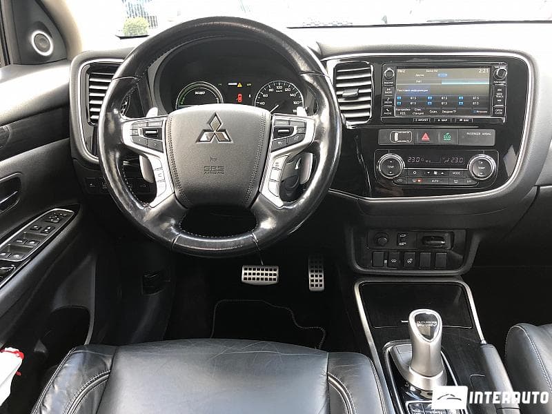 2016 Mitsubishi Outlander — Miniatură 10